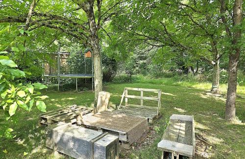 Montauban Villa | Belle villa au bord du canal - Piscine, jardin et bois -14 personnes - 6 chambres - 5 minutes de la gare - Terrasses et pergola - Parking gratuit