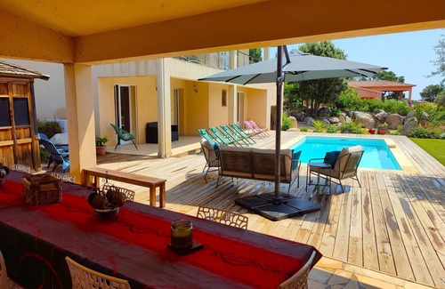 Pinarellu Villa | Belle Villa Avec Piscine, Jacuzzi, vue Panoramique et Borne de Recharge Tesla