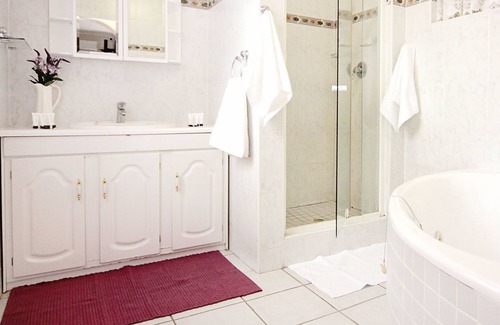 Komani Cama Y Desayuno | Belle Vue Bed and Breakfast