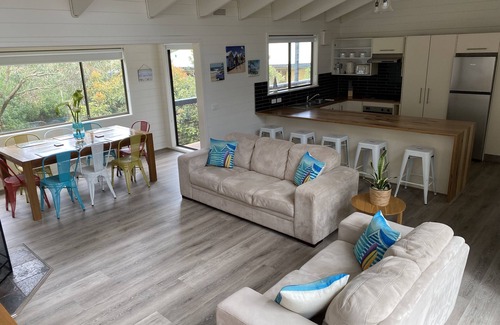 Smiths Beach Casa | Belle Vue on Beachcomber- less than 50m to the beach-2 minute walk to the beach