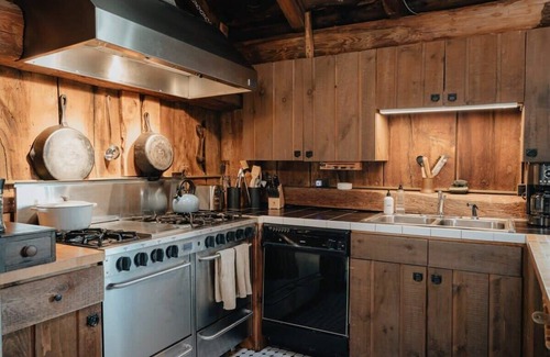 Fleischmanns Casa | Belleayre Barn: 1900s Barn w/ Hot Tub + Mtn Views