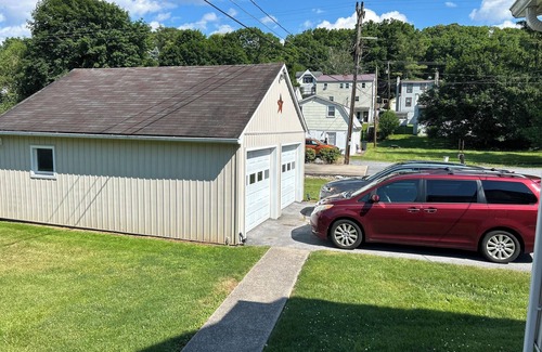 Bellefonte Casa | Bellefonte Creek Cottage, a charming, modern single-family home