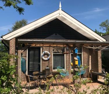 Anjum Casa | BelleMare Bungalow Lauwersmeer mit überdachte Veranda und eingezäuntem Garten