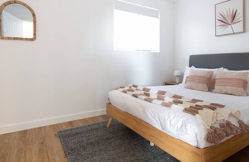 Trevallyn Casa | Belleview Studio - spacious 1 bed stay