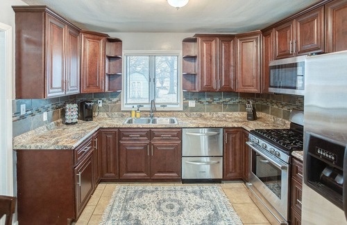 Belleville Villa | Belleville Beauty - Luxury Stay for Work or stay for Play either way this is the perfect property for you! by RedAwning
