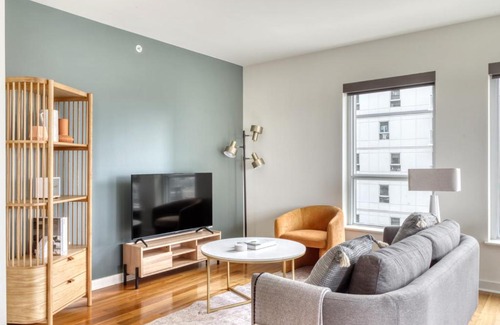 Northwest Bellevue Apartamento | Bellevue 2BR w Gym WD Roof nr Downtown Park SEA-464