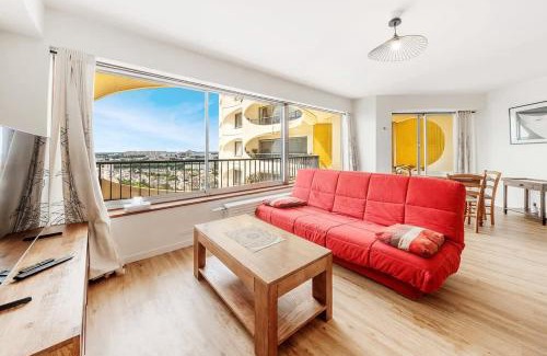 Bourg-l'Eveque Apartamento | Bellevue, appartement T2, terrasse & parking