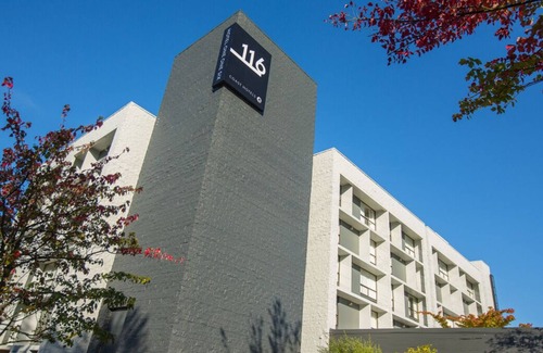 Wilburton Casa | Bellevue Awaits! 2 Pet-friendly Units, Pool, Free Parking, Near T-Mobile Areana