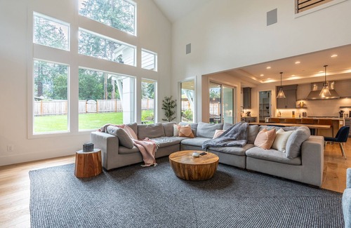 East Lake Hills Casa | Bellevue Dream w/ Spacious 6BR Luxury Home