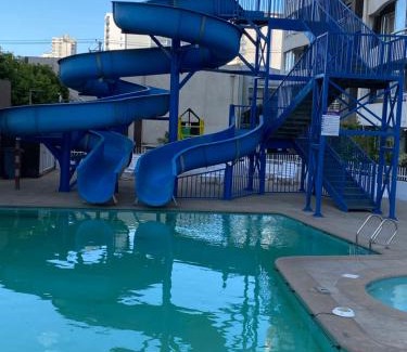 Vina del Mar Apartamento | Bello Dpto central a pasos de la Quinta Vergara, Mall, Plaza de Viña, con estacionamiento, ideal para recorrer la ciudad caminando relajado