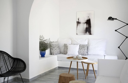 Kamari Hotel | Bellonias Villas