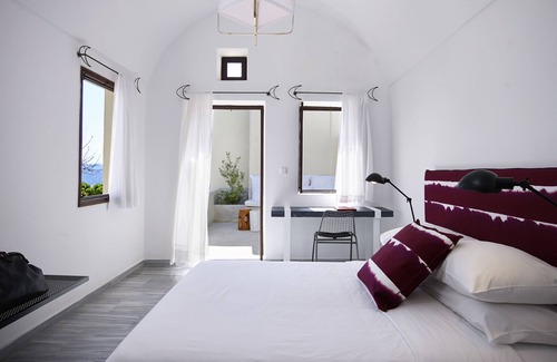 Kamari Hotel | Bellonias Villas