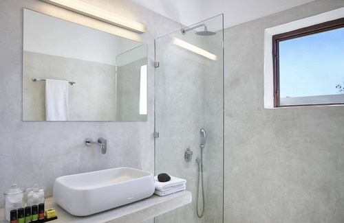 Kamari Hotel | Bellonias Villas