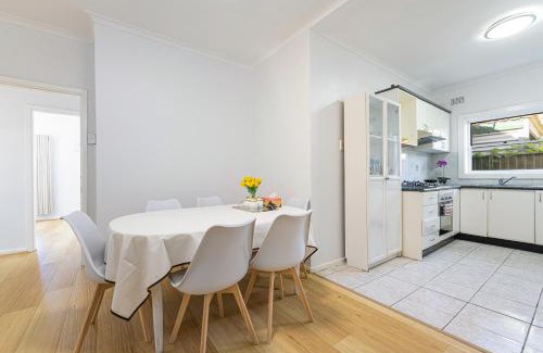 Belmore Casa | Belmore Brand new renovated 3Br house AC & Parking