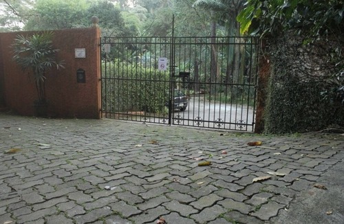 Cotia Casa | Belo Sítio com piscina, & 6. 000 mt2 de área verde - 15 minutos de Pinheiros.
