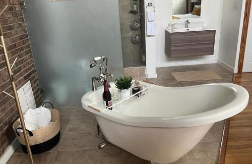 Old Fourth Ward Casa | Beltline Beauty Mins to Benz Stadium, Game Room