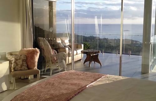 Korora Casa | Belvedere, cleverly designed with magnificent panoramic views from every room in the house.