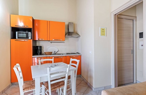 Crociale Casa | Moderna Casa de Vacaciones en Manerba del Garda con Jardín
