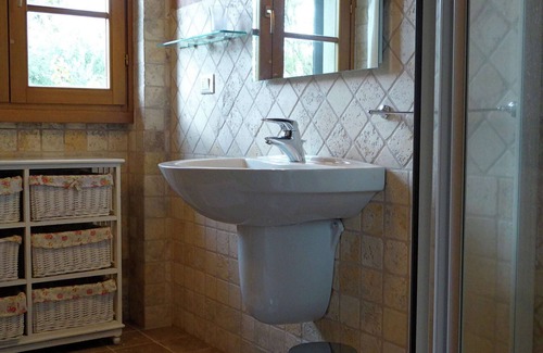 Montecarelli Casa | Moderna Casa Vacacional en Montecarelli con Piscina