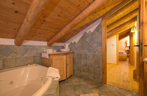 Bellamonte Apartamento | Casa de Cuento de Hadas en Bellamonte Italia con Jacuzzi