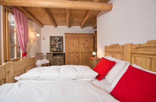 Bellamonte Apartamento | Casa de Cuento de Hadas en Bellamonte Italia con Jacuzzi