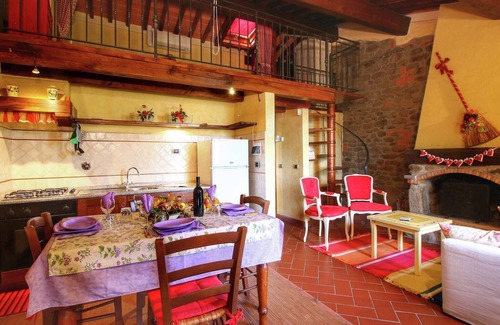 Pian di Sco Apartamento | Encantadora casa de campo en Pian di Scò–Campiglia en una excelente posición