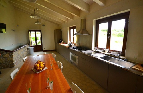 Centuripe Villa | Elegante villa histórica con piscina en una región rural cerca del Etna