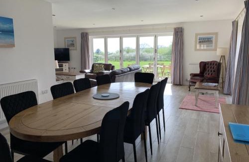 Filey Casa | Bempton View at The Bay Filey, sleeps 10, and 2 dogs welcome for free too!