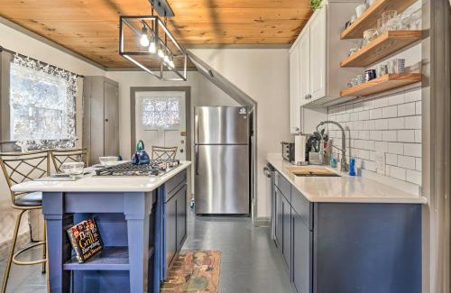 Bemus Point Apartamento | Bemus Point Vintage Suite with Soaking Tub and Kitchen