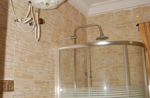 Alimosho Casa | BEN AUTO guest house