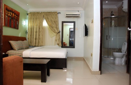 Alimosho Casa | BEN AUTO guest house