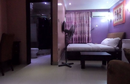 Alimosho Casa | BEN AUTO guest house