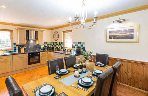 Drymen Cabaña | Ben Lomond Five Star Superlodge with hot tub and sauna