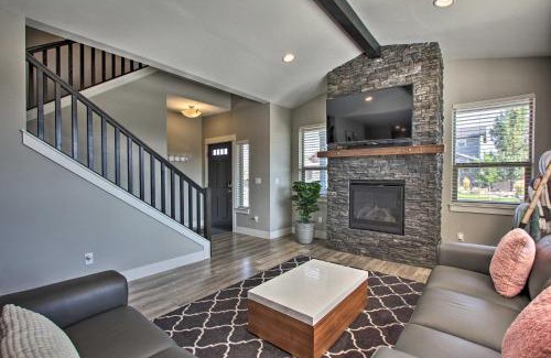 Mountain View Casa | Bend Home with Patio and Fire Pits Less Than 3 Mi to Dtwn