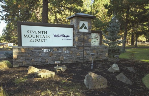 Bend Complejo | Bend, OR: 2BR w/Fireplace, Pool, Ice Skating, Stables, Lake, Watersports & More!
