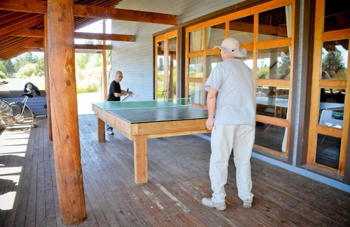 Three Rivers Complejo | Bend-Sunriver Camping Resort Two-Bedroom Cabin 7