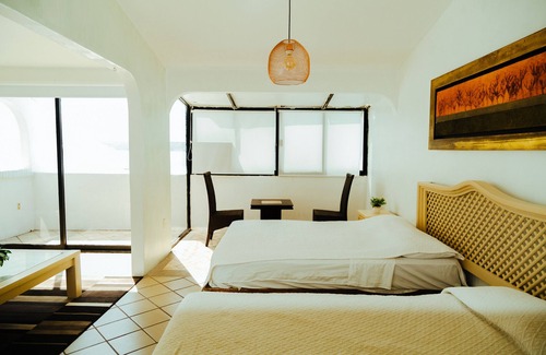 Tequesquitengo Hotel | Bendito Teques