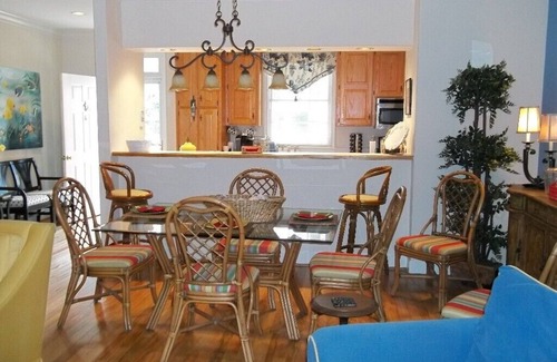 Murrells Inlet Cabaña | Casa de vacaciones 'Debajo de las ramas' * Acogedor * Pasos para jugar al golf, playas cercanas