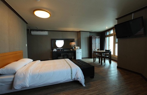 Sokcho Hotel | Benikea Mountain and Sea Daepo Port