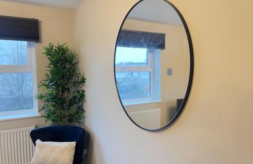 Plasnewydd Casa | Benjamin Suite by Koya Homes - 3 Double Bedroom Apartment, Cardiff City Centre, Free Parking