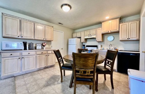 Monroe Casa | Benji's House by the lake