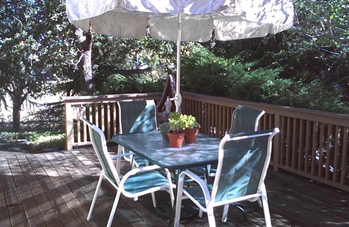 Bennett Valley Condominio | Bennett Valley home is a great location to explore Sonoma Valley.