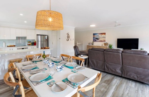 Corlette Casa | Benny's At The Bay: the perfect place to stay!