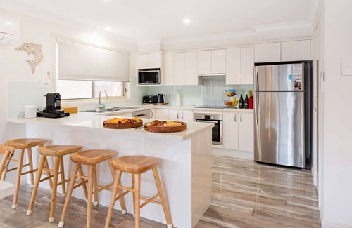 Corlette Casa | Benny's At The Bay: the perfect place to stay!