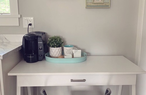 Regional District of Nanaimo Apartamento | Benson View Carriage Suite with bright and beachy decor