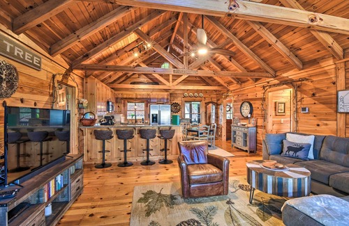 Tate Cabina | Bent Tree Cabin with Mountain & Lake Views!