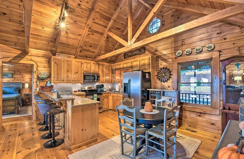 Tate Cabina | Bent Tree Cabin with Mountain & Lake Views!