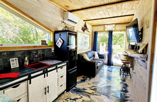 Franklin Cabaña | Bent Tree Tiny Cottage. 4 miles to Franklin Ranch. Baseball / Softball Fields