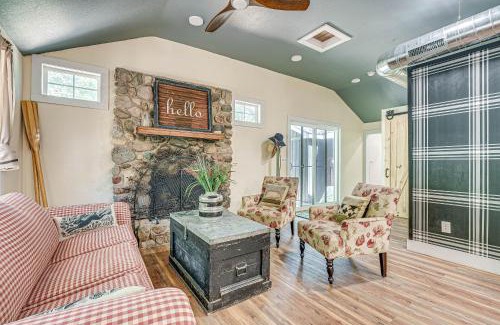 Riverside Casa | Benton Harbor Home 3 Mi to Beach Grill and Yard