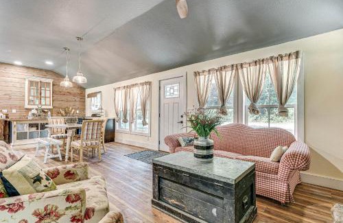 Riverside Casa | Benton Harbor Home 3 Mi to Beach Grill and Yard